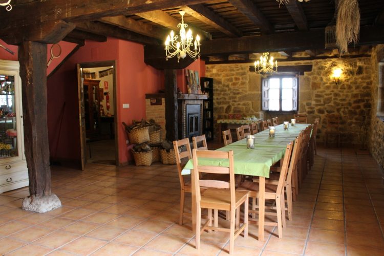 casa rural La Toba I y II, amplio comedor